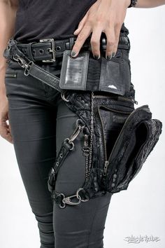 Hip Holster, Apocalyptic Fashion, Estilo Punk, Hip Bag, Zombie Apocalypse, Distressed Leather, Burning Man