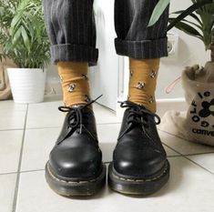 Oxfords With Dress, Shoes And Socks, Yellow Socks, Tokyo Street Fashion, Dr Shoes