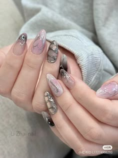 credits to original owners!! Y2k Nails Simple, Xiaohongshu Nails, Graffiti Nails, Pink Designs, Chrome Nails Designs, Airbrush Nails