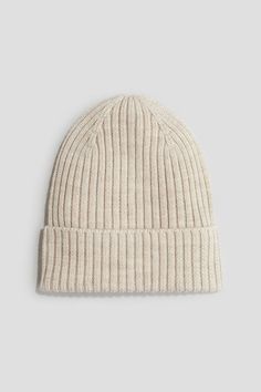 H&M Adorables. Beanie in soft  rib-knit wool that feels smooth against the skin. Wool is naturally temperature regulating and provides long-lasting garments with endless comfort to be worn for many years. The H&M Adorables collection is a curated selection of high-comfort  quality pieces with a timeless appeal. Boys Winter Hats, Toddler Girl Fall, Boys Beanie, Kids Activewear, Fall Winter Looks, Cotton Plant, Baby Boy Accessories, Baby Trend, Knitted Beanie