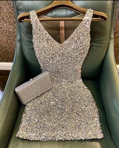 Beaded Party Dress, Dress Homecoming, Pretty Prom Dresses, Glam Dresses, Mode Inspiration, Homecoming Dress, Fancy Dresses, Look Fashion, Women's Fashion Dresses