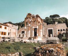 an old building in the middle of some ruins