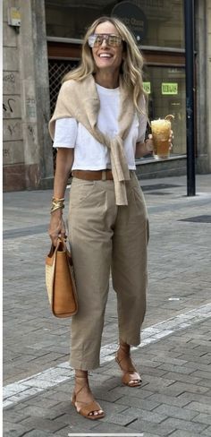 Khaki Pants Outfit For Work, All Khaki Outfits For Women, Khaki Summer Outfit, Danish Street Style Summer, Styling A White Tshirt, Summer Beige Outfit, Tshirt Cardigan Outfit Ideas, Beige Capris Outfit, Mm Personal Styling