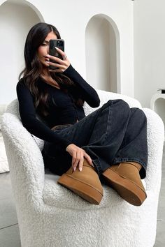 #uggs #fall #fashion #outfits Winter Outfits With Platform Boots, Platform Boot Outfit Ideas, Cute Fall Outfits Aesthetic Casual, Light Suede Boots Outfit, Fall Cozy Aesthetic Outfits, Black Boots With Tights, Sf Outfit San Francisco Fall, Outfit 2024 Fall, Fall Fits With Uggs