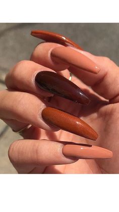 Nails Grunge, Nagellack Trends, Grunge Nails, Fall Acrylic Nails, Teen Fiction, Brown Nails, Shades Of Brown, Autumn Nails, Coffin Nails Designs