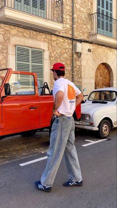 #MensFashion #CasualStyle #FashionEssentials #EffortlessStyle #TrendyLooks 90s Fashion Men Outfits, Chique Outfit, Guy Fits, 90s Fashion Men, Spring Outfits Men, Italy Outfits