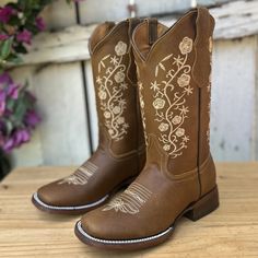 SB-Coqueta - Bota Vaquera para Mujer con Bordado - Botas Vaqueras Bordadas - Botas Vaqueras para Mujer Mexican Boots For Women, Boots For Women Cowboy, Surprise Dance Outfits, Mexican Boots, Western Boots For Women, Boot Scootin Boogie, Flower Boots, Boot For Women, Womens Cowgirl Boots