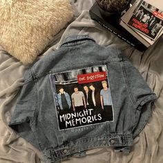 One Direction Custom Shoes, One Direction Shoes, Alisson Teen Wolf, 1d Core, One Direction Merch, One Direction Jokes, Harry Styles Outfit, Painted Jeans