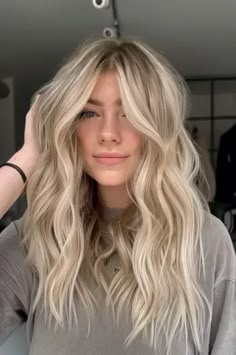 45 Blonde Hair Color Ideas That Will Make You Look Like a Total Bombshell - Flo's Blog Hair Highlights For Light Hair, Hair Ideas Highlights Blonde, Wedding Hair Color Blonde, Highlight Hair Ideas Blonde, Balayage Hair Blond, Long Balayage Hair Blonde, Blond Inspo Hair, Highlight In Hair, Blonde With Natural Roots