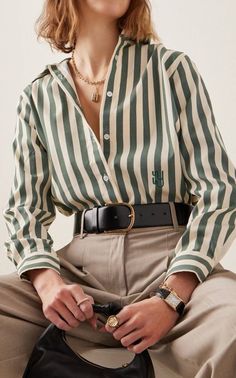 Modern Blouse Designs, Outfits With Striped Shirts, Professional Outfits, Beautiful Blouses, Business Casual Outfits, Fashion Classy, Look Fashion, Spring Outfit