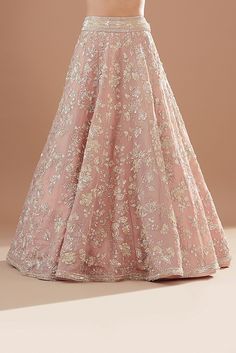 Peach Organza Embroidered Lehenga Set Design by Anushree Reddy at Pernia's Pop Up Shop 2024 Choli Ideas, Embroidered Bridal Lehenga, Saffron Spice, Wedding Fits, Asian Dresses, Bridal Lehenga Designs, Trendy Outfits Indian, Organza Lehenga, Wedding Lehenga Designs