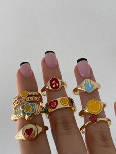 primary colours ring stack Cute Aesthetic Rings, Lukas Urkijo, Aesthetic Ring, Evry Jewels, Baby Ring, Aesthetic Rings, Baby Rings, Nail Jewels