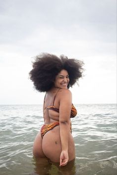 Swimwear Aesthetic, Body Positive Fashion, Plus Size Beach, Beach Pictures Poses, Model Inspo, Shooting Photo