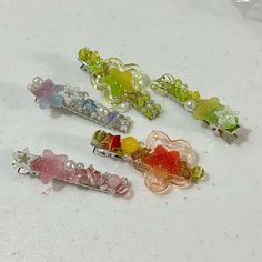 Cait Core, Hairclip Beaded, Kawaii Hair Clips Diy, Beaded Clips, Diy Hairclips, Resin Clips Hairstyles, Decoden Hair Clips, Harajuku Hair Clips, Resin Hair Clips