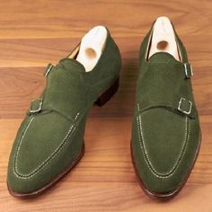 Handmade Mens hunter green suede monk shoes, Mens formal shoes, Men dress shoes #Handmade #GreenSuedeMonkShoes Green Suede Shoes, Olive Green Shoes, Shoes Oxford, Peacoats, Desert Boot, Simple Shoes