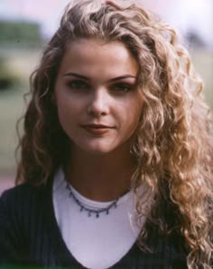 Felicity Porter | Felicity - Felicity Porter/Keri Russell Appreciation Thread # 6 - Fan ... Stars D'hollywood, Hair Motivation, Peinados Fáciles Para Cabello Corto, Wavy Curly Hair, Curly Hair Inspiration, Curly Hair With Bangs