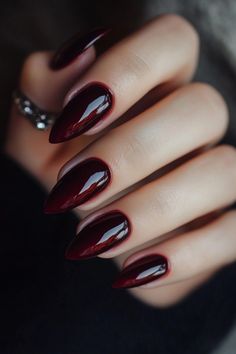 Burgundy Nails Matte And Glossy, Black Chrome Nails Halloween, Red Black Nails Ideas, Black Cherry Red Nails, Black Maroon Nails, Chrome Dark Nails, Fall Metallic Nails, Black And Red Matte Nails, Dark Vampy Nails