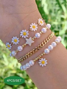 Faux Pearl Bracelet, Rope Jewelry, Daisy Bracelet, Beads Bracelet Design, Jewelry Accessories Ideas, Styl Boho, Hand Jewelry, Girly Jewelry, Pretty Jewellery