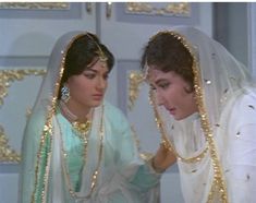 Bahu Begum, Vintage Indian Fashion, Vintage Pakistan, 90s Wedding, Meena Kumari, Meme Pics, Bollywood Aesthetic, Desi Vibes, Lehenga Dress