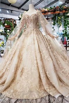 Dress Quinceanera, Vintage Lace Weddings, Embroidered Wedding Dress, Lace Wedding Dress Vintage, Wedding Dress Train, Princess Ball Gowns, Ball Gowns Evening