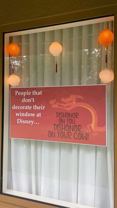 there is a sign that says people that don't decorate their window at disney