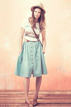 How To Wear Midi-Skirts Like A Pro Button Front Midi Skirt, Midi Skirt Outfit, Skirt Outfit, Mode Vintage, Modest Outfits, Outfits Casuales, Skirt Outfits, Modest Fashion