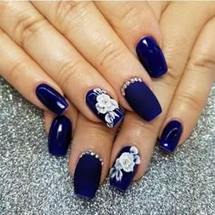 Floral Inspired Navy Blue Manicure Navy Blue Nail Designs, Nails Navy, Blue Wedding Nails, Blue And Silver Nails, Blue Nail Color, Blue Nail Art Designs, Blue And White Nails, Bridesmaids Nails, Dark Blue Nails