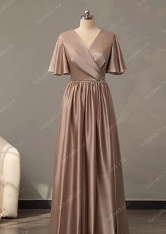 This V-Neck Long Short Sleeve Silk Satin Bridesmaid Dress is crafted from the finest silk satin for an exquisite look. The bell sleeve, pleated bodice, and skirt all contribute to a sophisticated silhouette, while the custom colors ensure you find the perfect shade to complement your special day. A back zipper finishes this luxurious bridesmaid dress. Fabric: Silk Stain Silhouette: A-line Length: Floor-Length Straps & Sleeves: Sleeves Back Style: Back Zip Fully Lined: Yes Built-In Bra: Yes Bonin Bridesmaid Dresses Sleeves Short, Silk Long Dress Satin, Bridesmaid Dresses Silk Satin, Long Satin Dress With Sleeves, Satin V-neck Evening Dress With Pleated Bodice, Satin Outfits For Women, Elegant Satin Dress For Bridesmaids, Satin V-neck Bridesmaid Dress For Formal Occasions, Satin V-neck Dress With Pleated Back