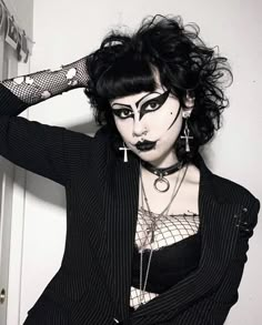 Simple Trad Goth Makeup, Traditional Goth Hairstyles, Traditional Goth Makeup 80s, Goth Makeup Traditional, Goth Makeup Looks Trad, Dark Gothic Fashion, Goth Outfit Inspo