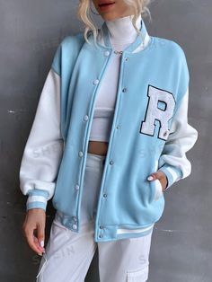 Senior Jackets, Varsity Jacket Outfit, Varsity Jacket Women, Cargo Pants Outfit, Baggy Clothes, Style Preppy, Fashionista Clothes, Classy Casual Outfits, Vibe Clothes