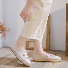 New Spring/Summer Leisure Women's Single Shoes with Linen Edge Embroidered Low Top Cloth Shoes, Simple and Breathable Sewing, Fisherman's Shoes Cute Flat Shoes, Spring Flats, Cute Flats, Linnet, Canvas Shoes Women, Shoe Covers, Shoe Insoles, Doll Shoes, Spring Shoes