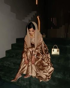 Luxury Astethic, Fancy Dinner Outfit Classy, Luxe Abaya, Arabian Nights Dress, Arab Money