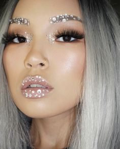 Angel Makeup Looks Halloween With Gems, Sparkly Make Up Looks, Disco Makeup Silver, Diamond Inspired Makeup, Disco Rhinestone Makeup, White Party Makeup Ideas, Bedazzled Eyebrows, Diamond Under Eye Makeup, Crystal Eyebrows