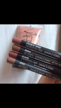 lip pencils Mac Lip Liner, Diva Makeup, Make Up Cosmetics, Lipstick Pencil, Mac Lips, Body Sprays, Glow Kit, Mac Makeup, Makeup Obsession