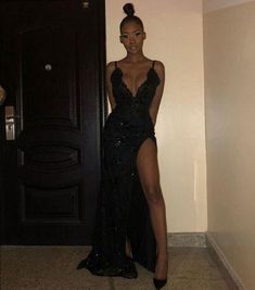 Baddie Prom, Homecoming Fits, Black Sequin Prom Dress, Dresses With Appliques, Prom Season, Prom Girl Dresses, Sequin Prom Dress, Book Clothes, Prom Ideas