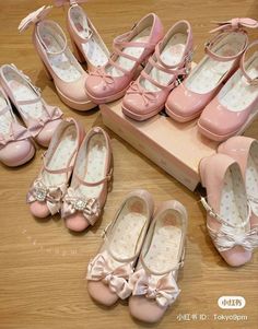 Kotak Bento, Estilo Ivy, Dr Shoes, Princess Core, Aesthetic Coquette, Pink Girly Things, Girly Shoes, Aesthetic Shoes