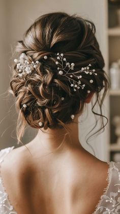 Prom Bun Hairstyles, Bridal Hair Up, Cute Wedding Hairstyles, Prom Bun, Κούρεμα Bob, Wedding Micro, Winter Wedding Hair, Fall Wedding Hairstyles, Classic Wedding Hair