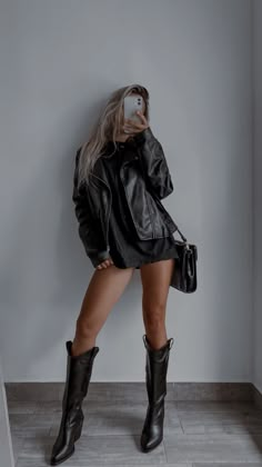 Texanas caña alta. Trend fashion tendencia otoño invierno 21 Outfits Cumpleaños, Outfit Cumpleaños, Cute Going Out Outfits, Cowboy Boot Outfits, Night Out Outfit, College Fashion, Night Outfits