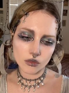 Pigeon Makeup, Whimsy Makeup, Knight Makeup, Elven Makeup, Green Make Up, Bird Makeup, Funky Makeup, White Eyelashes, Graphic Makeup