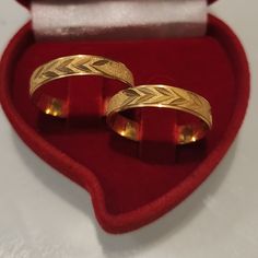 Nice Pair Of Gold Engagement And Wedding Rings 750- 18k From Brazil New Never Used Luxury Yellow Gold Wedding Couple Rings, Luxury Yellow Gold Bridal Sets For Wedding, Luxury Gold Diamond-cut Bridal Sets, Luxury Gold Diamond Cut Bridal Sets, 22k Gold Diamond Cut Jewelry For Wedding, Yellow Gold 14k Stamped Wedding Couple Rings, 14k Gold Wedding Couple Rings, Diamond Cut Gold Couple Wedding Rings, Yellow Gold Diamond Cut Bridal Set For Wedding