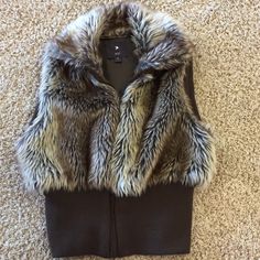 Absolutely Gorgeous Vest Looks Brand New , Great Neutral Colors Fantastic For Straddling Seasons. Provides Great Warmth Forever 21 Fitted Winter Outerwear, Vest Looks, Vest Zipper, Denim Skirt Women, Skirt Women, Ribbed Sweater, Neutral Colors, Denim Skirt, Forever 21