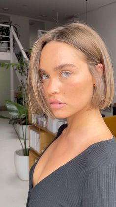 Bob Light Brown Hair, Dark Blonde Hair Bob, Dark Blonde Bob Hairstyles, Short Hair Dark Blonde, Bronze Bob, Dark Blonde Short Hair, Short Honey Blonde Hair, Short Dark Blonde Hair, Dark Blonde Bob