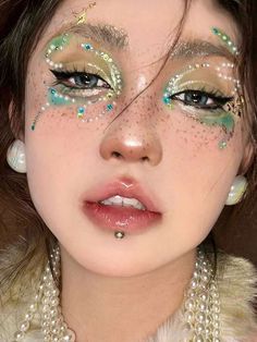 Jelly Eyeshadow Look, Facial Gems, Aesthetic Eye Makeup, Editorial Make-up, Gem Makeup, Fantasy Make-up, Make Up Designs, Funky Makeup, Face Glitter