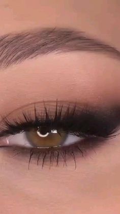 Makeup Looks For Black Dresses, Simple Makeup Looks For Black Dress, Makeup Ideas For Black Dress Night, Subtle Black Smokey Eye, Smoki Eyes Make Up, Smokey Makeup Looks For Brown Eyes, Makeup To Match Black Dress, Dark Eye Shadow Looks, Easy Black Eye Makeup