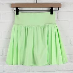 Sweaty Betty Athletic Tennis Skort In The Power Pleat Style. New With Tags! Color: Matcha Green (Bright Green) Size: Small Length: Inseam: Great For Training Or Working Out Tennis, Golf, Running Sweat-Wicking 4-Way Stretch Quick Drying 87% Polyester, 13% Elastane Style #: Sb9290 Green Tennis Skirt With Built-in Shorts For Sports, Green 4-way Stretch Skort For Sports, Green 4-way Stretch Workout Skort, Green Tennis Skirt, Tennis Skort With Moisture-wicking Fabric, Solid Color 4-way Stretch Tennis Skort, Short Black Skirt, Athletic Skort, Athletic Skirt