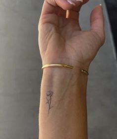 Tattoo Ideas Aesthetic Meaningful, Minimalist Tattoo Birth Flower, Cute Small Tattoos Placement, September Birth Flower Tattoo Simple, Flower Tattoo On Outside Of Wrist, 4 Birth Flower Tattoo, Tattoo September Flower, Wrist Birth Flower Tattoo, Birth Flower Tattoos Simple