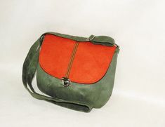 UniQueBags handbags store offers: Medium-sized shoulder bag in the vintage style, made of green and orange suede Alcantara - a thick fabric with excellent usability parameters - resistant to dirt and abrasion. The interior of the bag also with Alcantara, a large zip pocket and a small for the phone. The purse is whole stiffened and strengthened with insulation - holds its shape without filling. Adjustable belt, 3 cm wide. The bag will accommodate all necessary feminine utensils :) size-33 / 26cm Grey Purse, Handbag Stores, Grey Bag, Adjustable Belt, Messenger Bags, Vintage Stil, Green And Orange, Saddle Bags, Retro Style