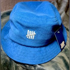 Size S/M Brand New W Tags Unisex Blue Flat Brim Bucket Hat One Size, Blue Flat Brim Bucket Hat, Winter Blue Bucket Hat, Blue Winter Bucket Hat With Curved Brim, Blue Winter Bucket Hat, Blue Short Brim Bucket Hat For Streetwear, Blue Bucket Hat For Streetwear, Staff Uniforms, New Era Hat