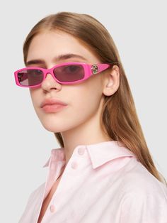 Find GUCCI G1661s Injection Sunglasses on Editorialist. Shiny fuchsia injection frames . Shiny fuchsia injection temples with Interlocking G . Solid pink lens with mirrored back. 100% UVA/UVB protection Plastic Sunglasses, Gucci Eyewear, Couture Runway, Gucci Sunglasses, Fuchsia Color, Gold Sunglasses, Flat Espadrilles, Heeled Loafers, Shearling Jacket