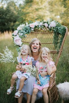 Mother's Day Mini Photo Session, Mothers Day Minis Photography, Mother Day Mini Session Ideas, Spring Session Photography, Mother’s Day Minis, Calf Photoshoot, Easter Session Photography, Mothers Day Mini Session Ideas, Mother’s Day Mini Session